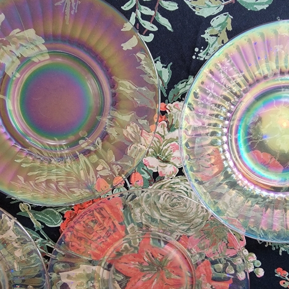 🍑  6 Vintage Iridescent Pressed Glass Salad/Dessert Plates  🍰  EVC - Picture 5 of 13